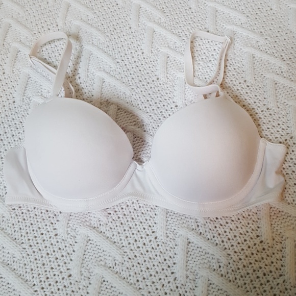 Pink Bras (2) - Picture 4 of 6